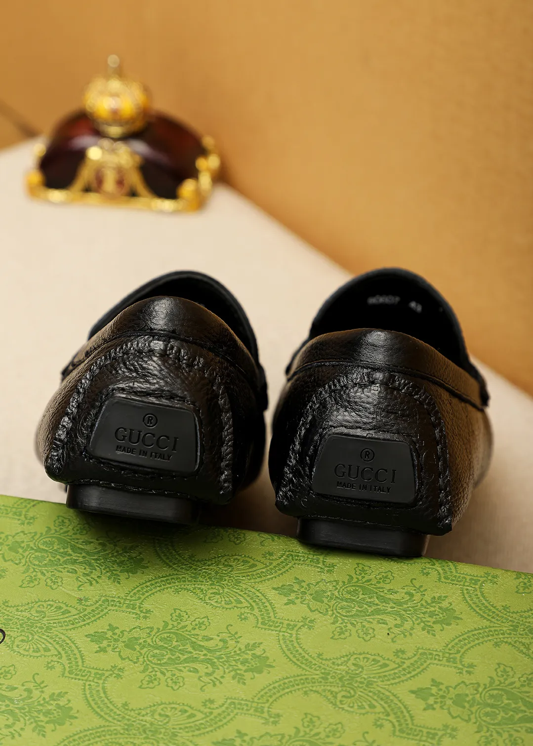 Men's shoes 💰420 💐 Product trademark: GUCCI "Gucci" Doudou shoes Regular size: 38-44 (45🉑️customized) Product materials: Selected imported first-layer calfskin embossed upper + luxury hardware buckle, imported sheep 🐑 leather lining. Strong three-dimensional visual effect, original outsole color: 2 colors available